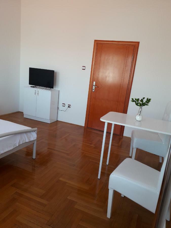 Apartamento Apartman Dunja Ns 2 Novi Sad Exterior foto